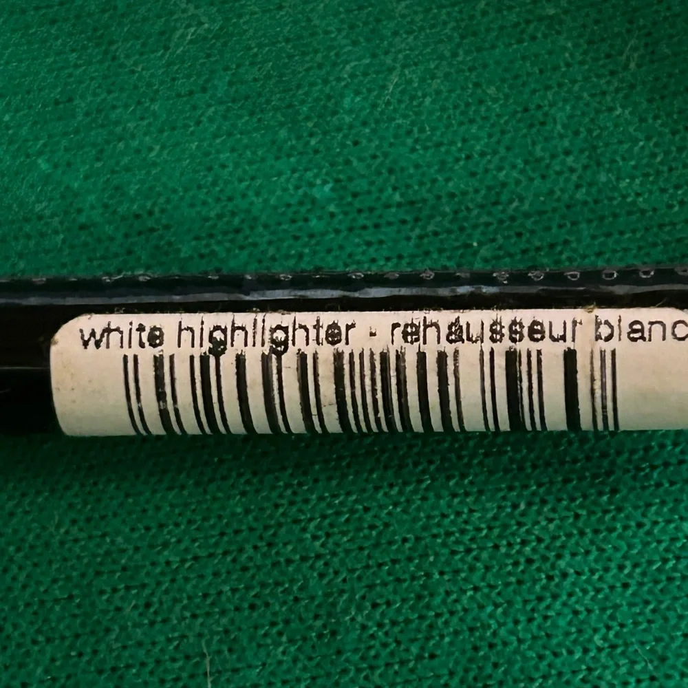 Avon Smooth Over Eyeliner. White Highlighter